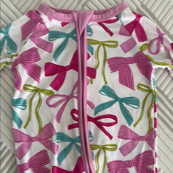 Little Sleepies Ribbons and Bows Zippy 12-18 month - Picture 2 of 3